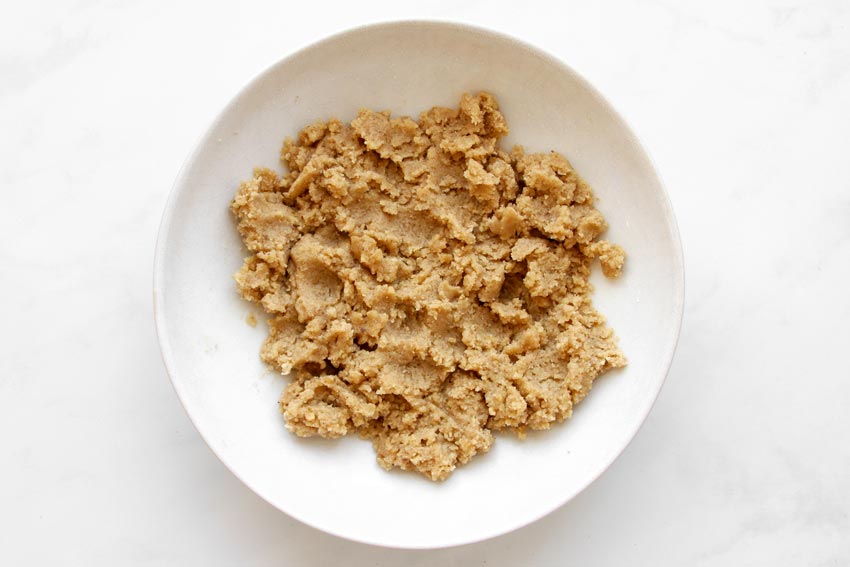 streusel topping in bowl